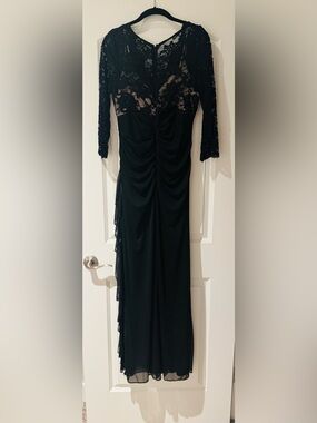 Betsy & Adam Black Lace Ruched Long Sleeve Evening Gown